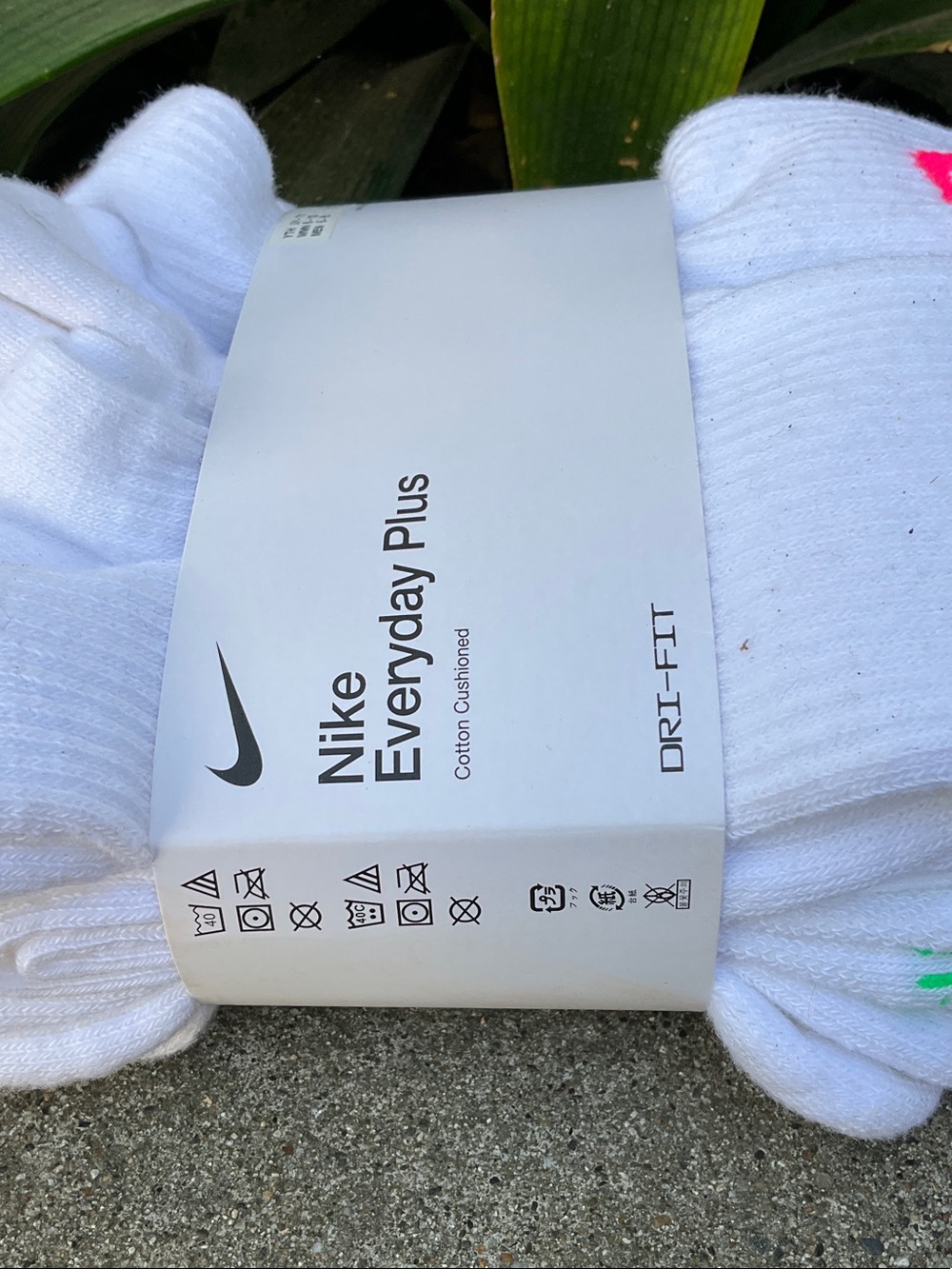 Nike Everyday Plus White Socks 6-Pack - Picture 4 of 7